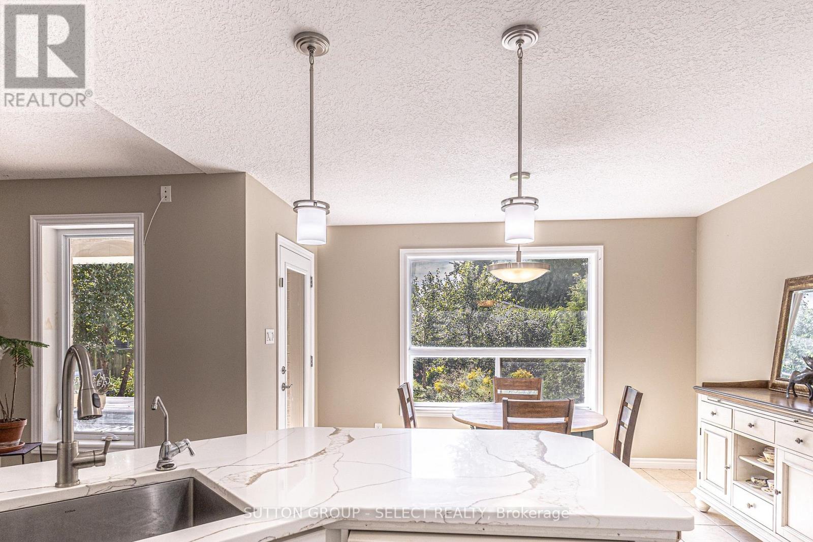 24 Brooker Trail, Thames Centre, Ontario  N0M 2P0 - Photo 18 - X13779098