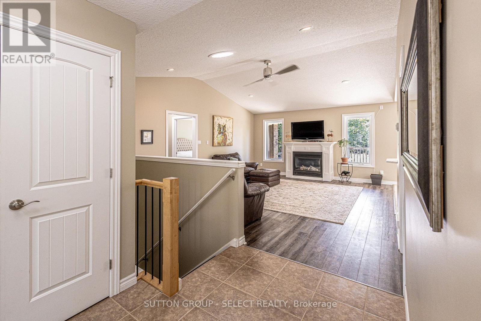 24 Brooker Trail, Thames Centre, Ontario  N0M 2P0 - Photo 6 - X13779098