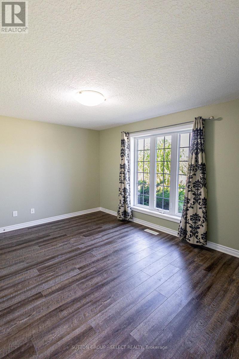 24 Brooker Trail, Thames Centre, Ontario  N0M 2P0 - Photo 8 - X13779098