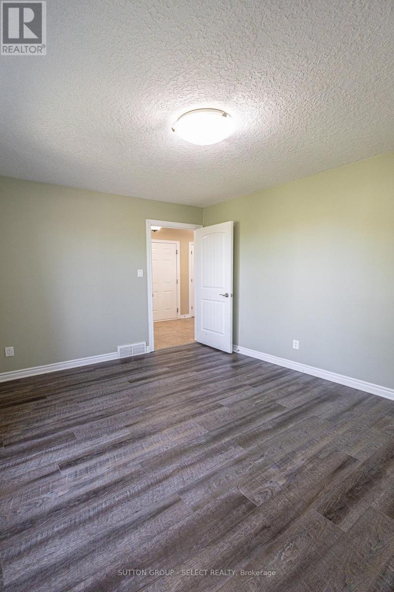 24 Brooker Trail, Thames Centre, Ontario  N0M 2P0 - Photo 9 - X13779098