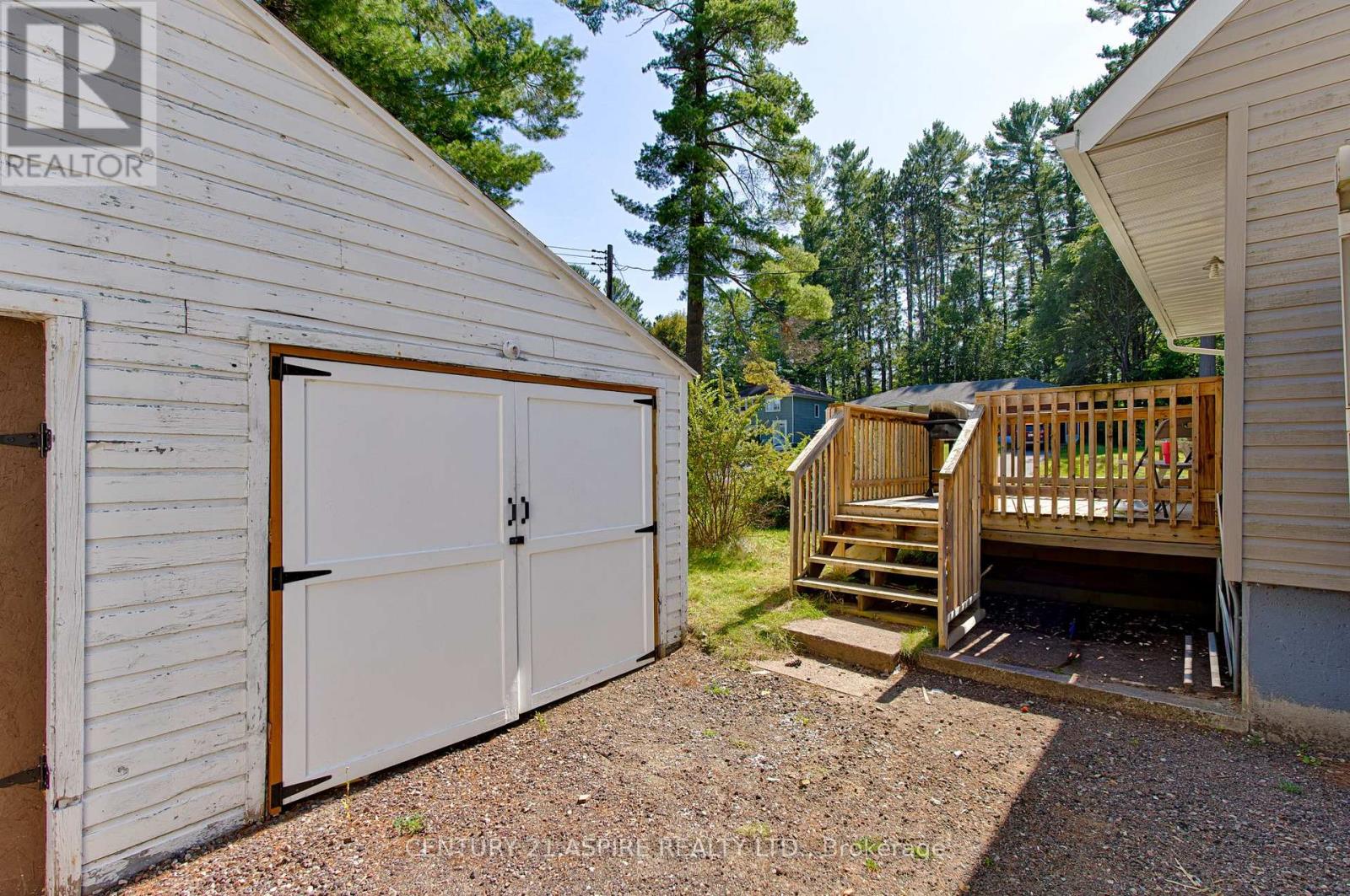 2 Thomson Crescent, Deep River, Ontario  K0J 1P0 - Photo 2 - X13779102