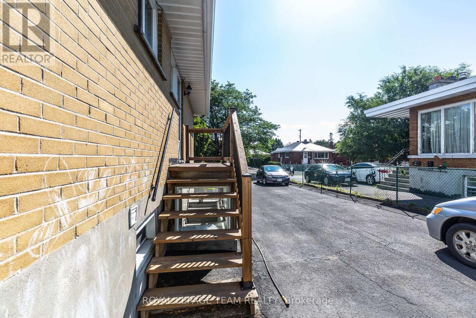 676 Borthwick Avenue, Ottawa, Ontario  K1K 2M2 - Photo 4 - X13779258
