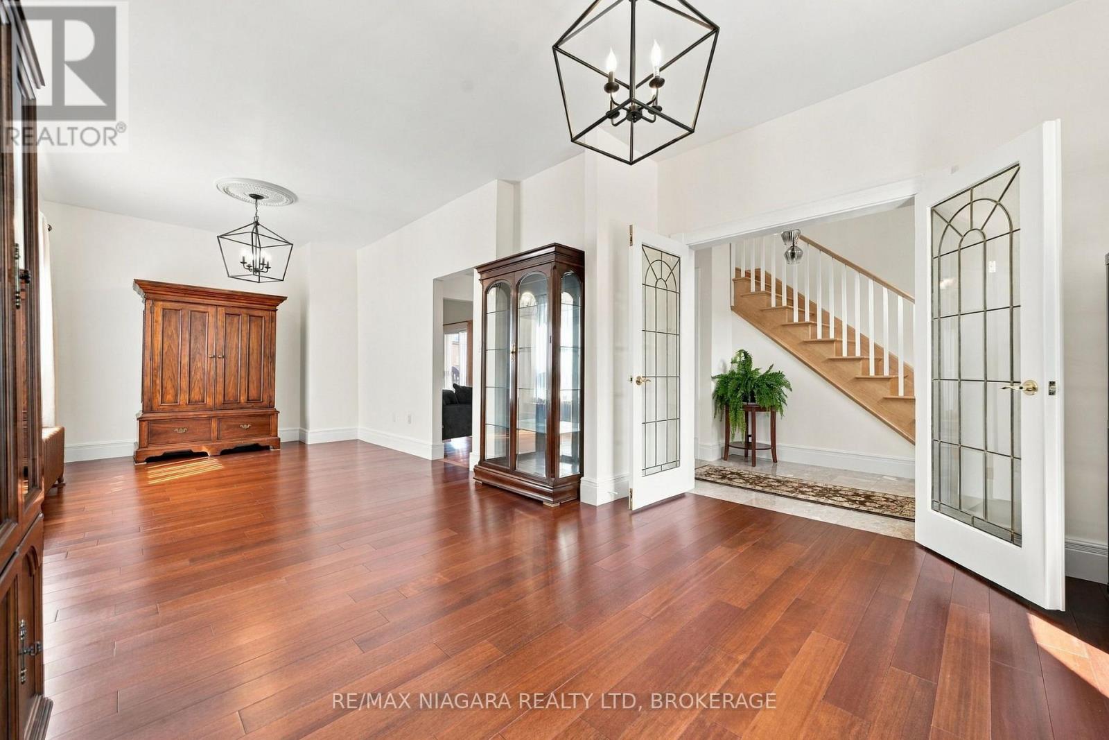 8 Trafalgar Street, St. Catharines, Ontario  L2R 3L7 - Photo 10 - X13779212