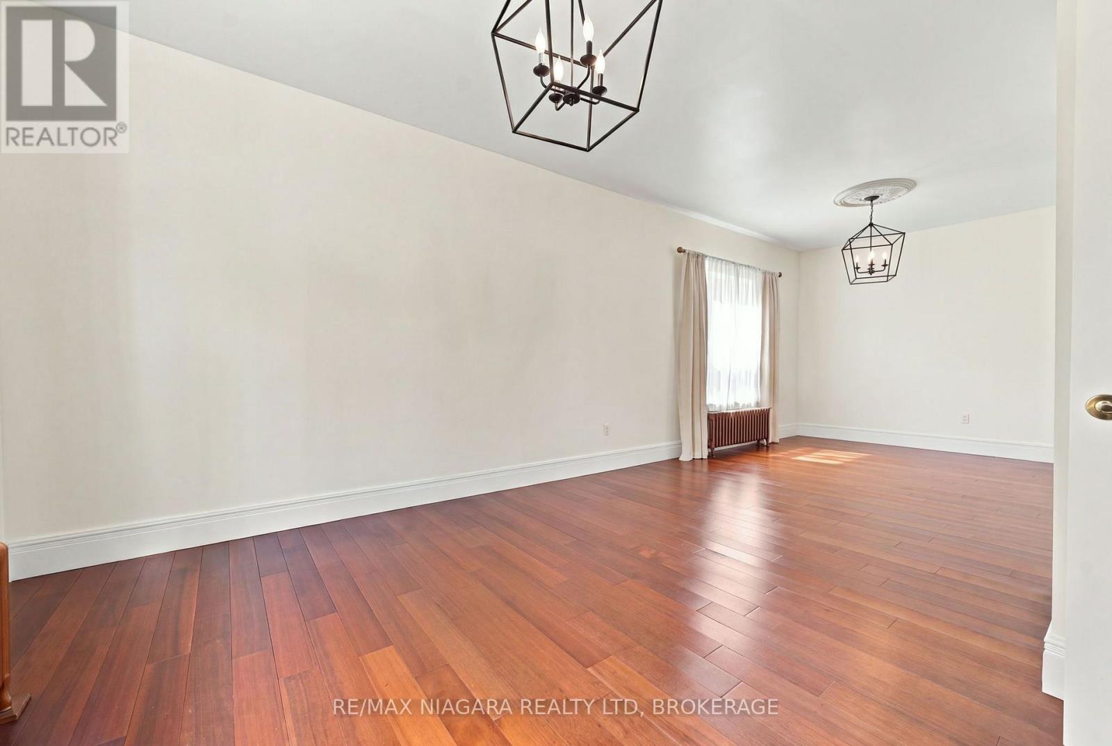 8 Trafalgar Street, St. Catharines, Ontario  L2R 3L7 - Photo 11 - X13779212