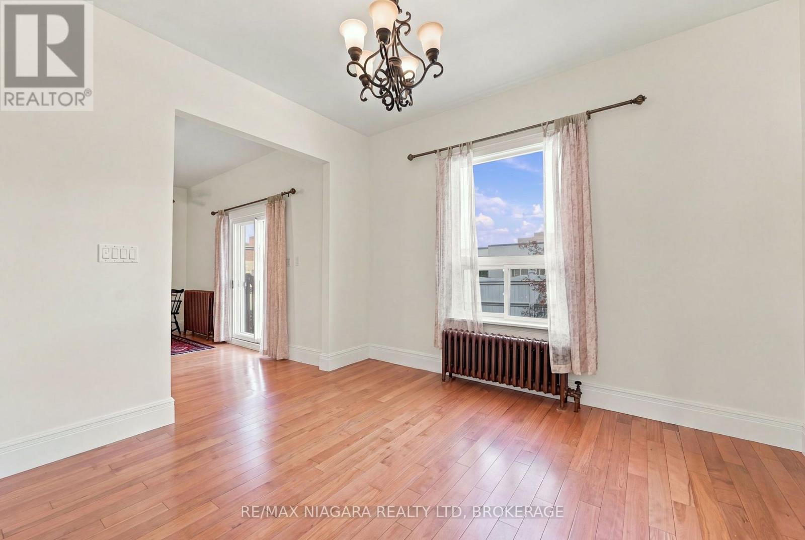 8 Trafalgar Street, St. Catharines, Ontario  L2R 3L7 - Photo 14 - X13779212