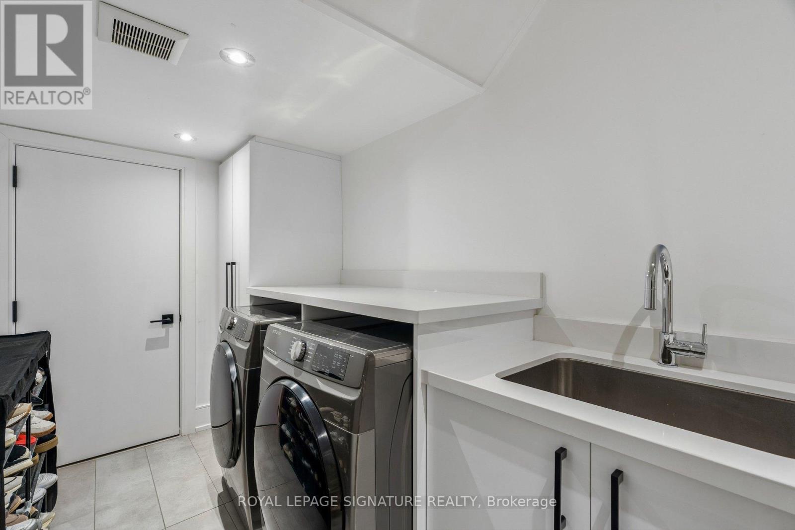 115 Whitmore Avenue, Toronto, Ontario  M6C 2H6 - Photo 43 - C13779136