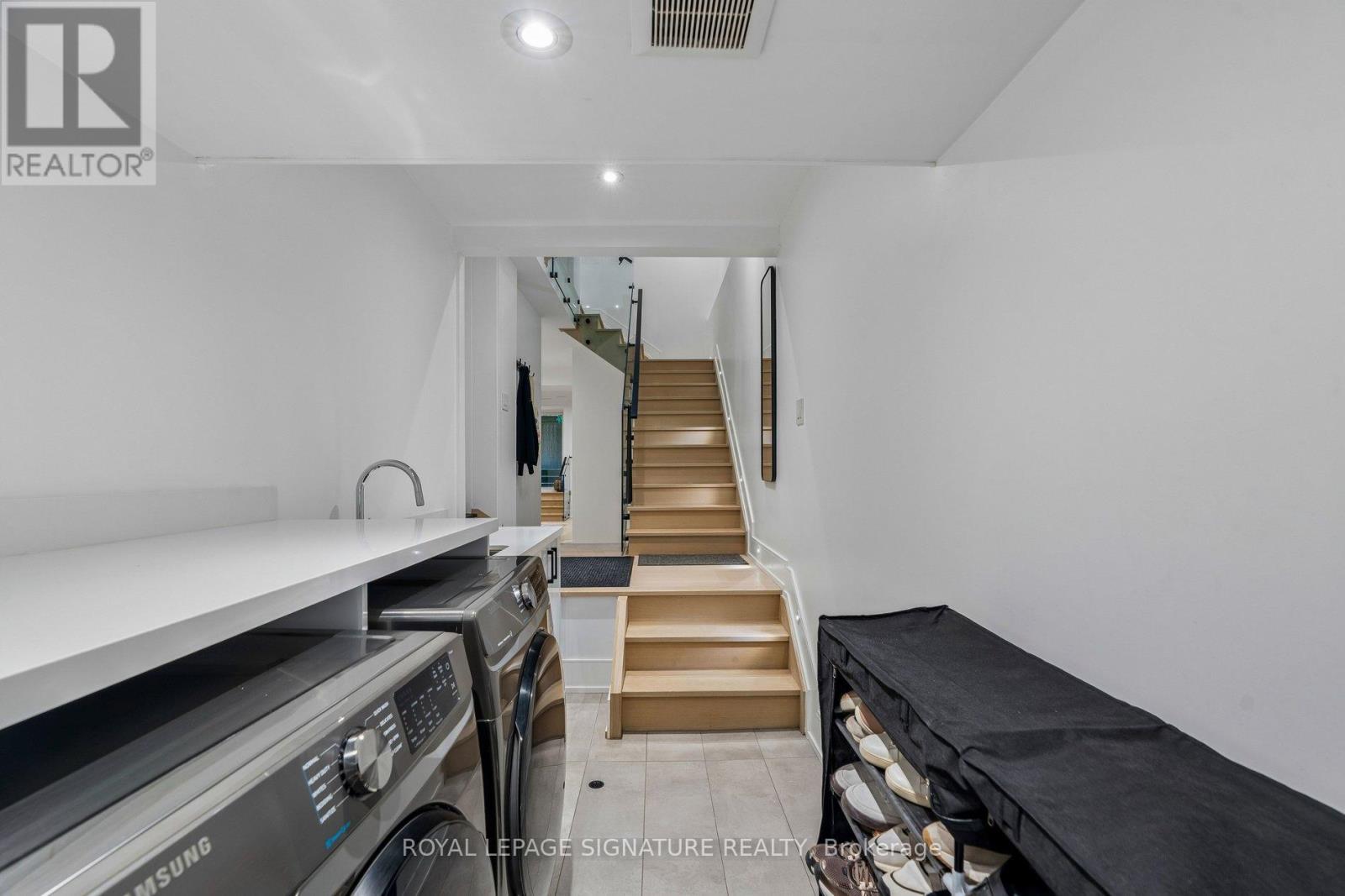 115 Whitmore Avenue, Toronto, Ontario  M6C 2H6 - Photo 44 - C13779136