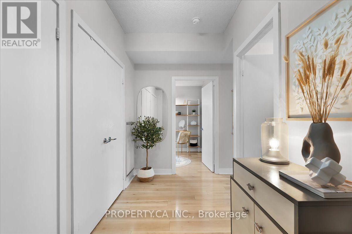 1204 - 438 King Street W, Toronto, Ontario  M5V 3T9 - Photo 2 - C13779160