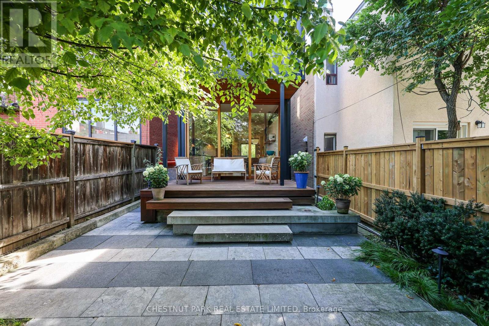 924 Manning Avenue, Toronto, Ontario  M6G 2X4 - Photo 37 - C13779174