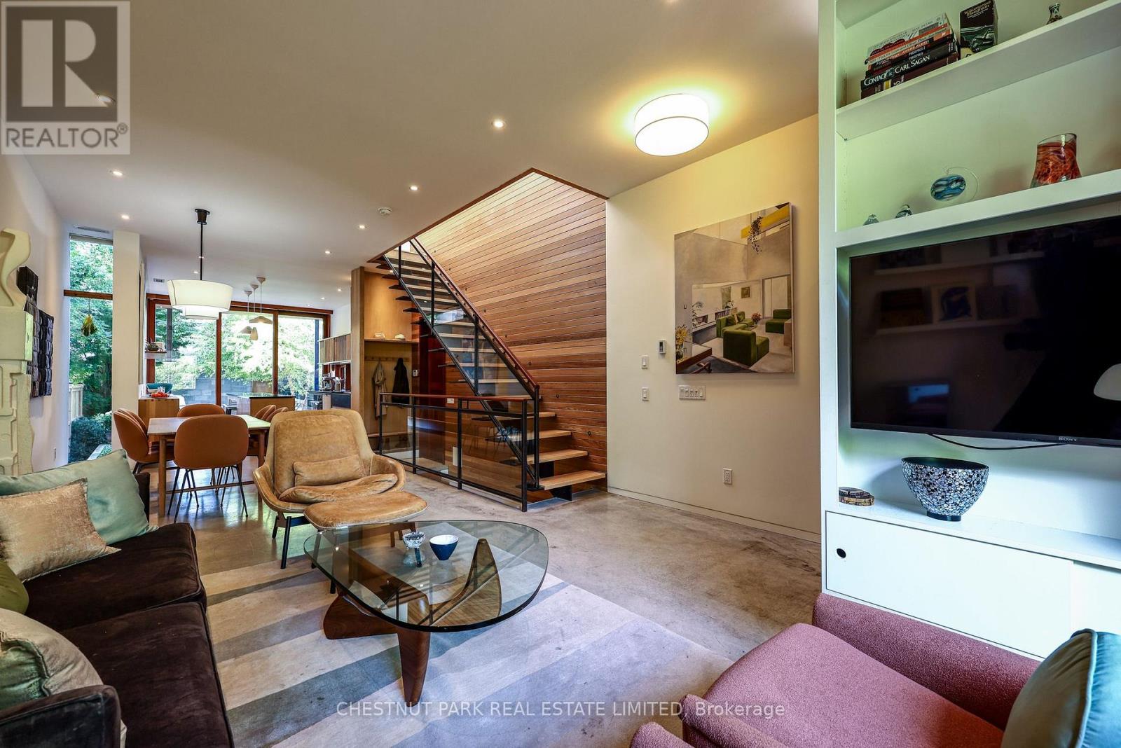924 Manning Avenue, Toronto, Ontario  M6G 2X4 - Photo 4 - C13779174
