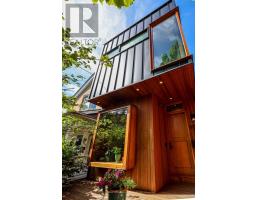 924 MANNING AVENUE, Toronto, Ontario