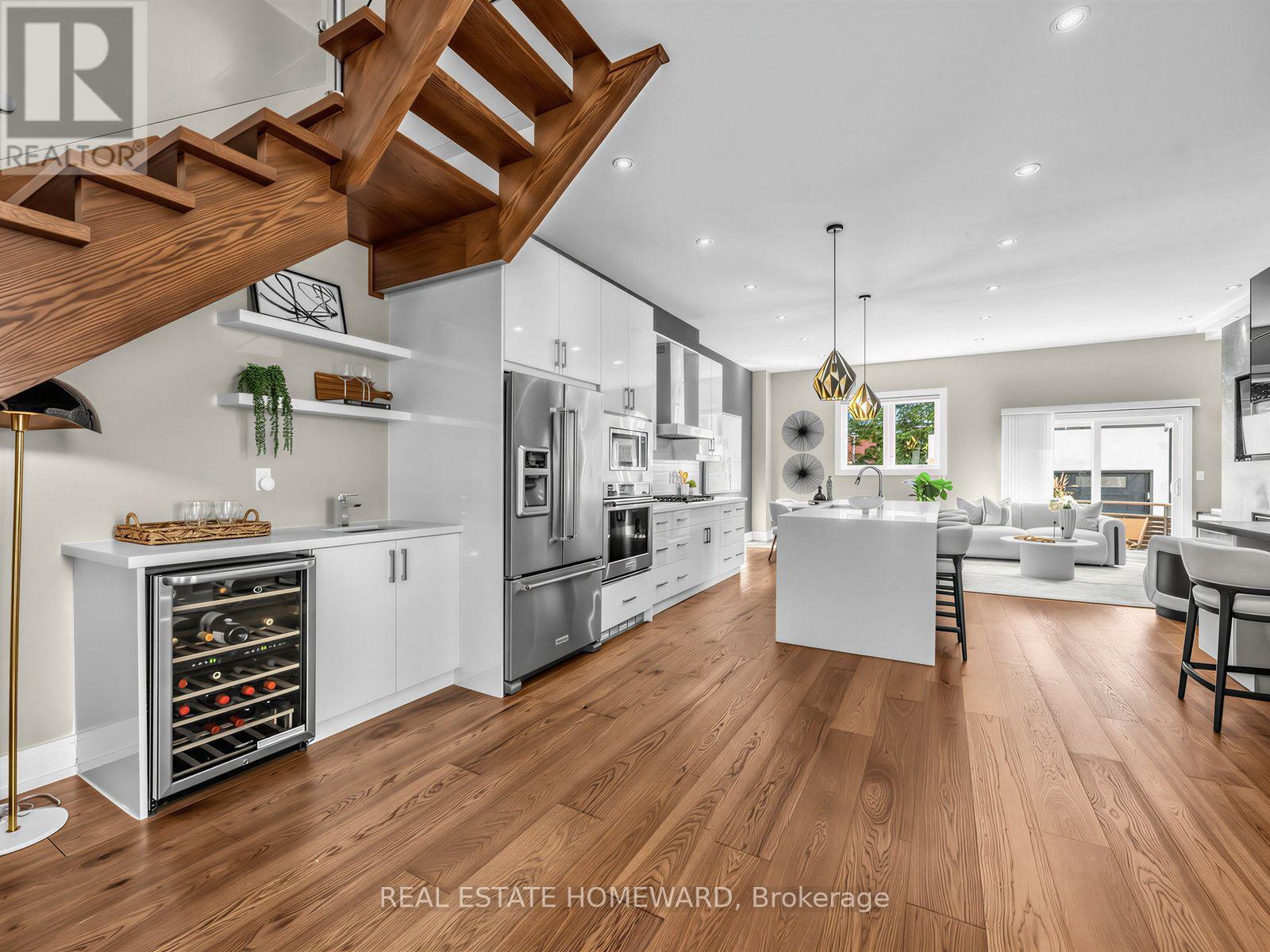 293 Rhodes Avenue, Toronto, Ontario  M4L 3A4 - Photo 12 - E13779062