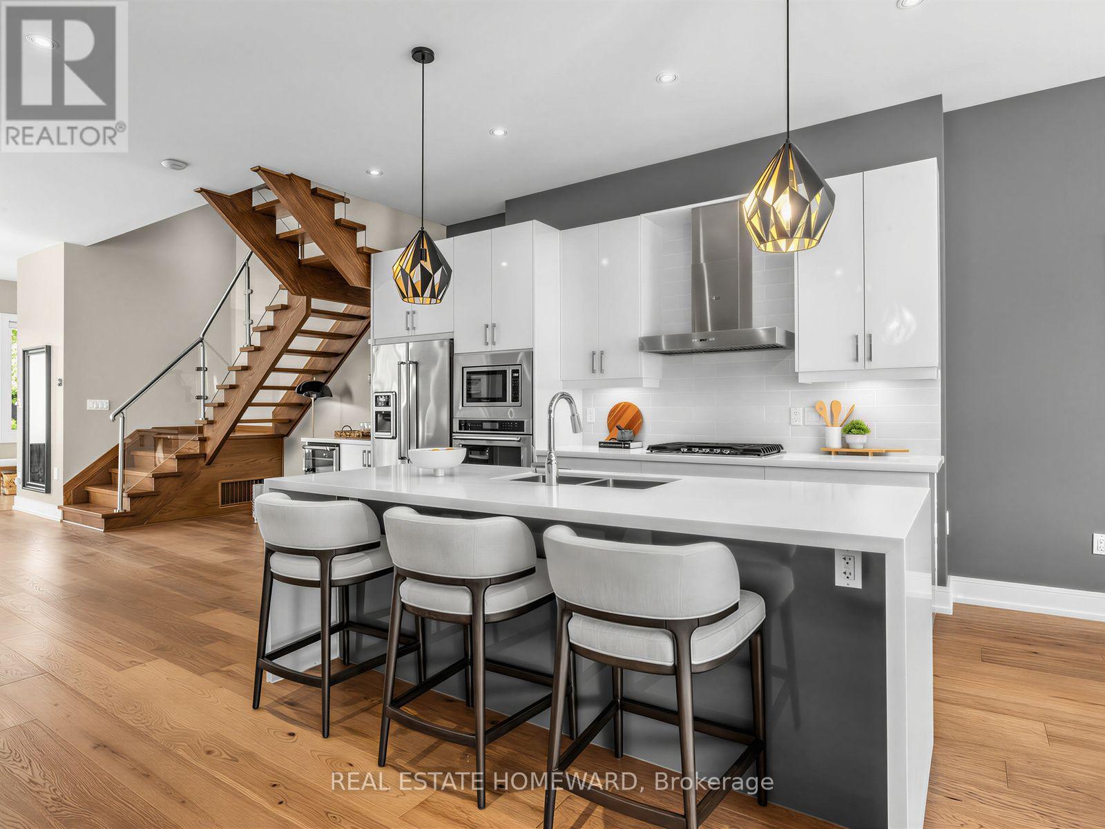 293 Rhodes Avenue, Toronto, Ontario  M4L 3A4 - Photo 16 - E13779062