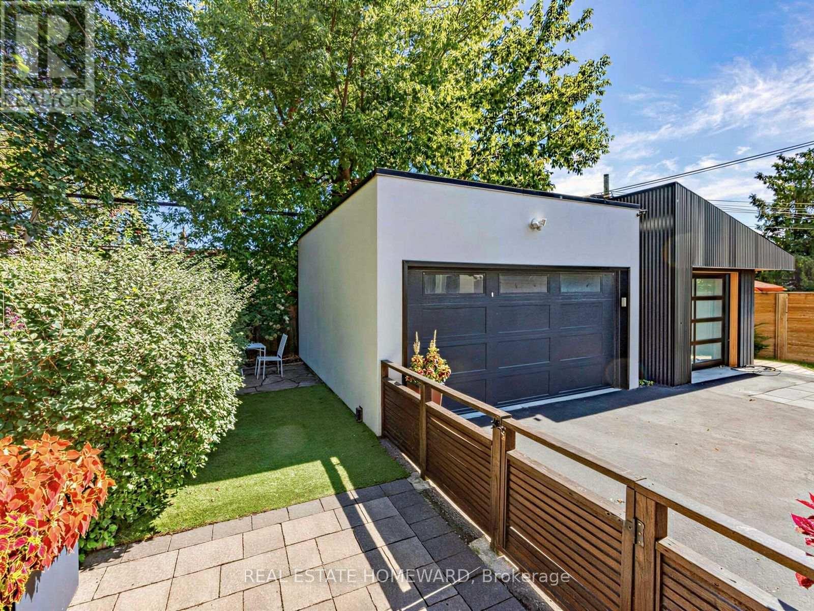 293 Rhodes Avenue, Toronto, Ontario  M4L 3A4 - Photo 49 - E13779062