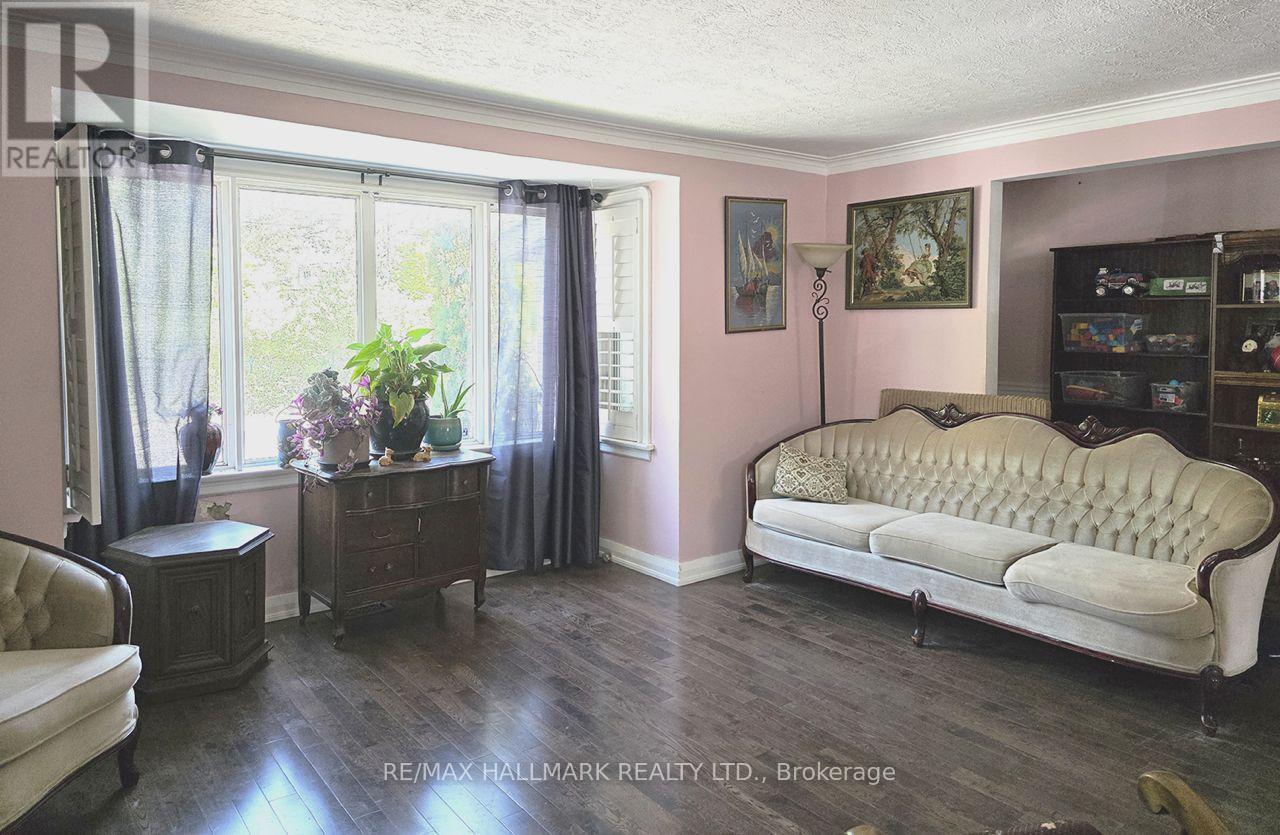 115 Lankin Boulevard, Toronto (East York), Ontario  M4J 4X2 - Photo 4 - E13779218