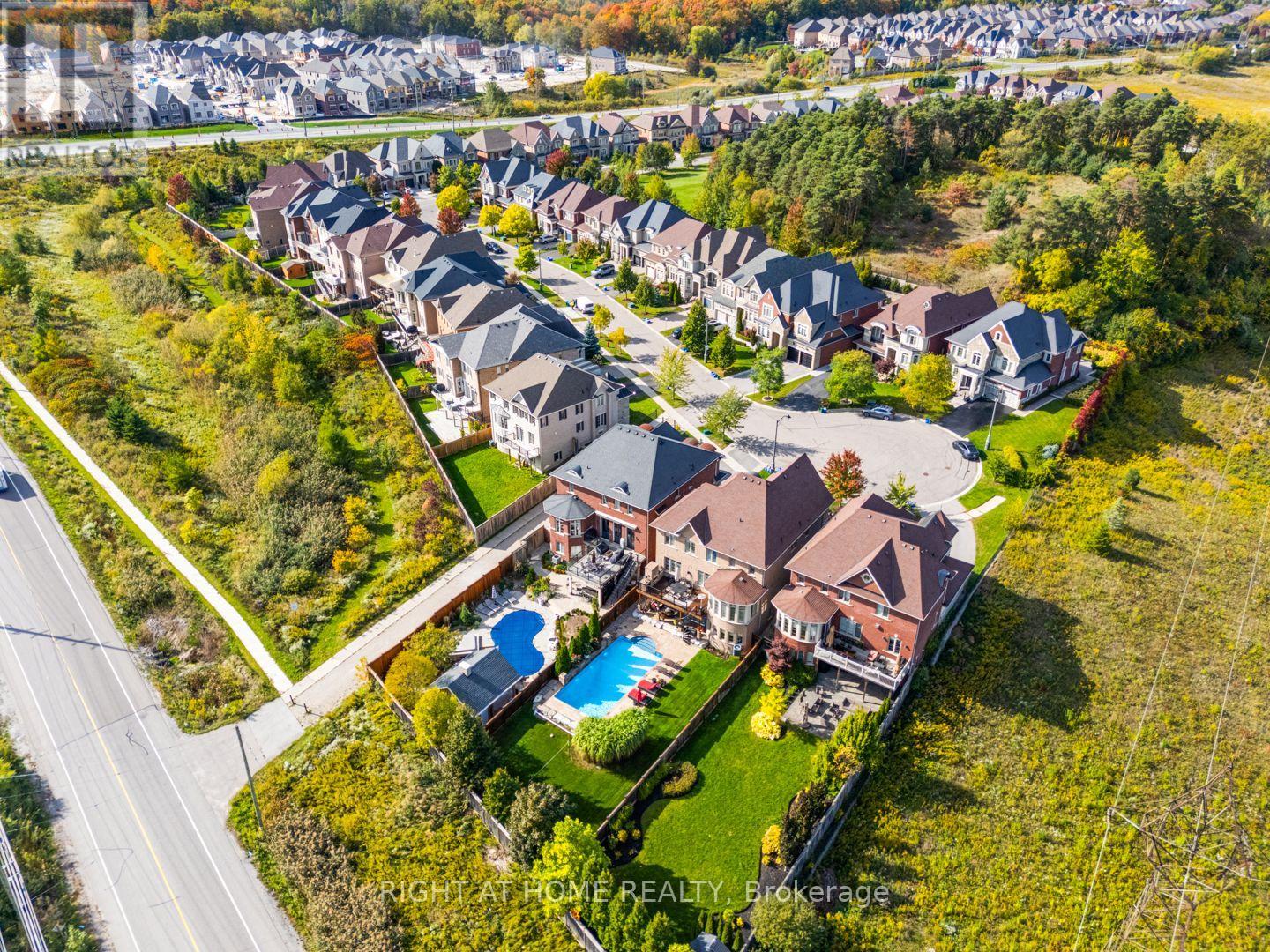 126 Vines Place, Aurora, Ontario  L4G 0R7 - Photo 3 - N13779042