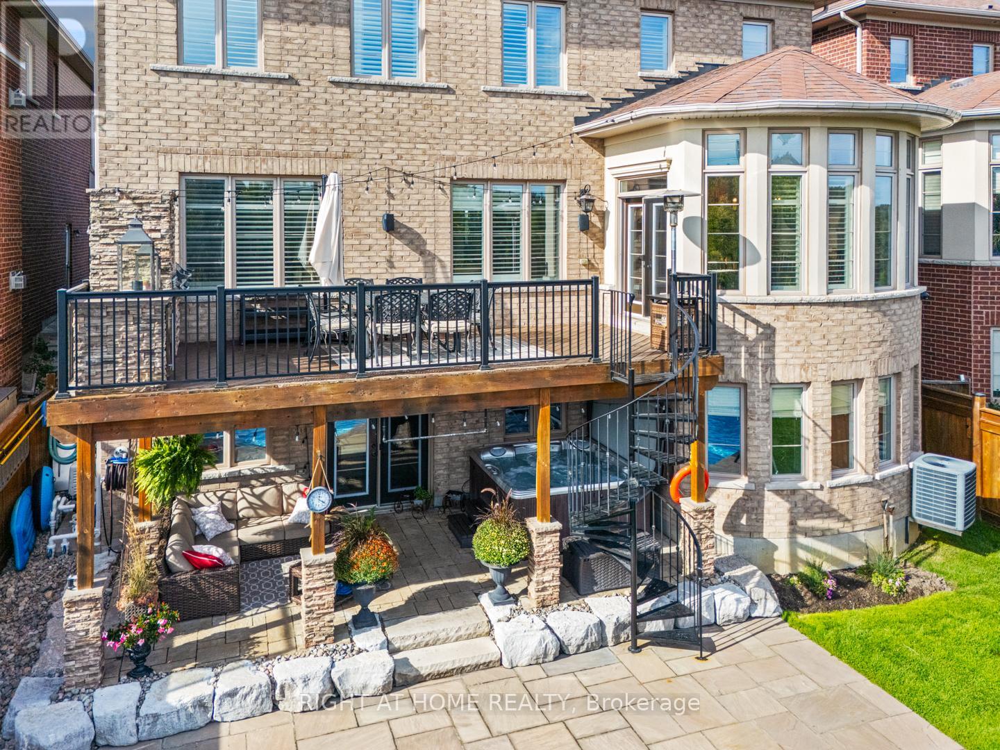 126 Vines Place, Aurora, Ontario  L4G 0R7 - Photo 8 - N13779042