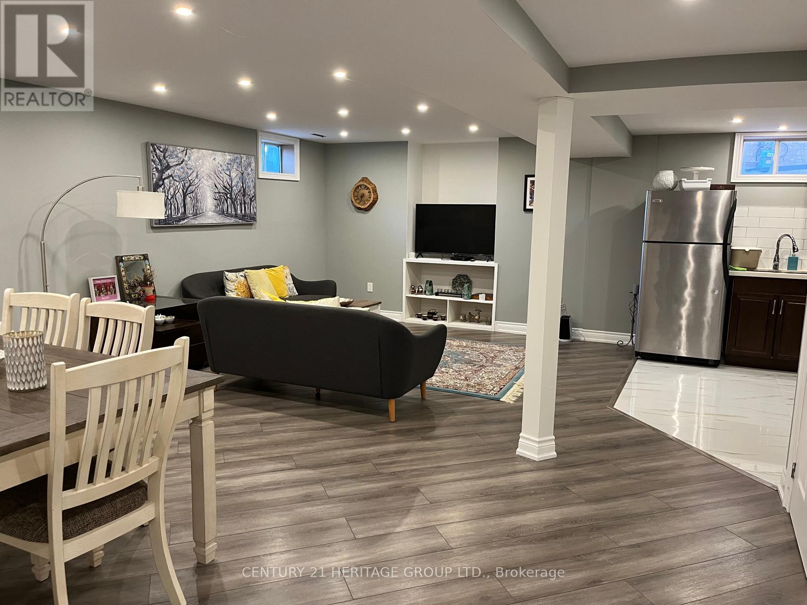 7 Creekview Avenue, Richmond Hill (Mill Pond), Ontario  L4C 9X1 - Photo 1 - N13779190
