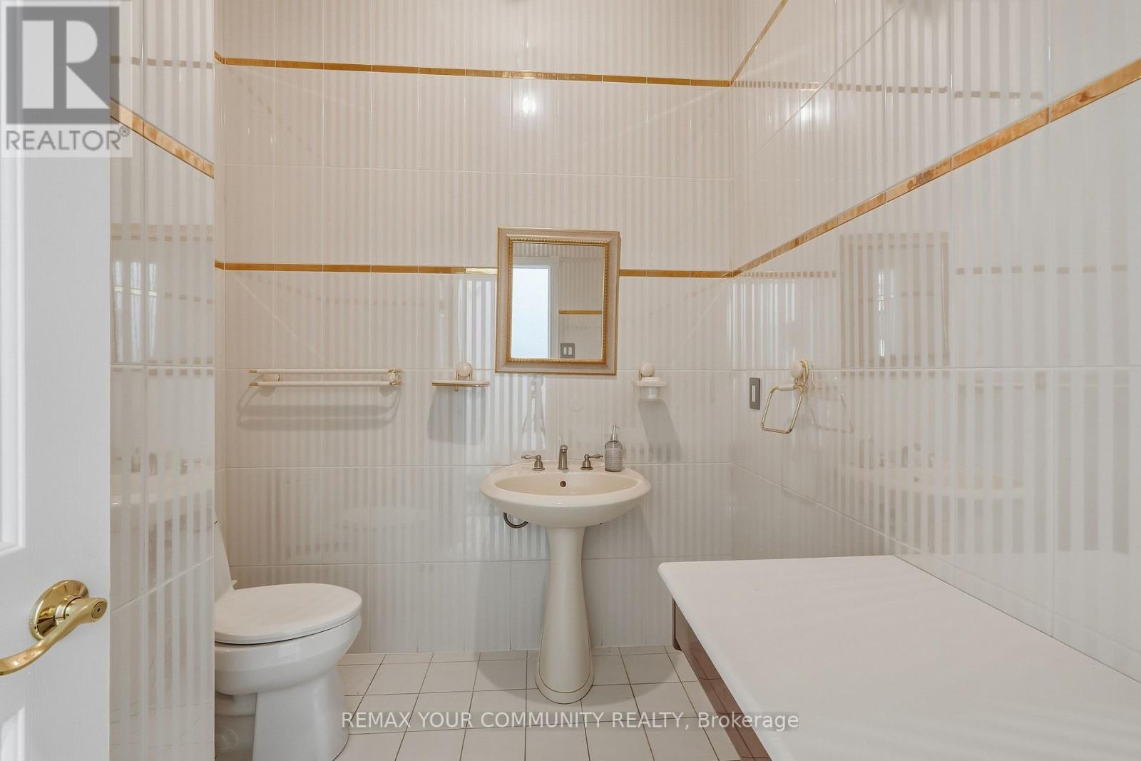 176 Old Surrey Lane, Richmond Hill (South Richvale), Ontario  L4C 7E5 - Photo 17 - N13779238