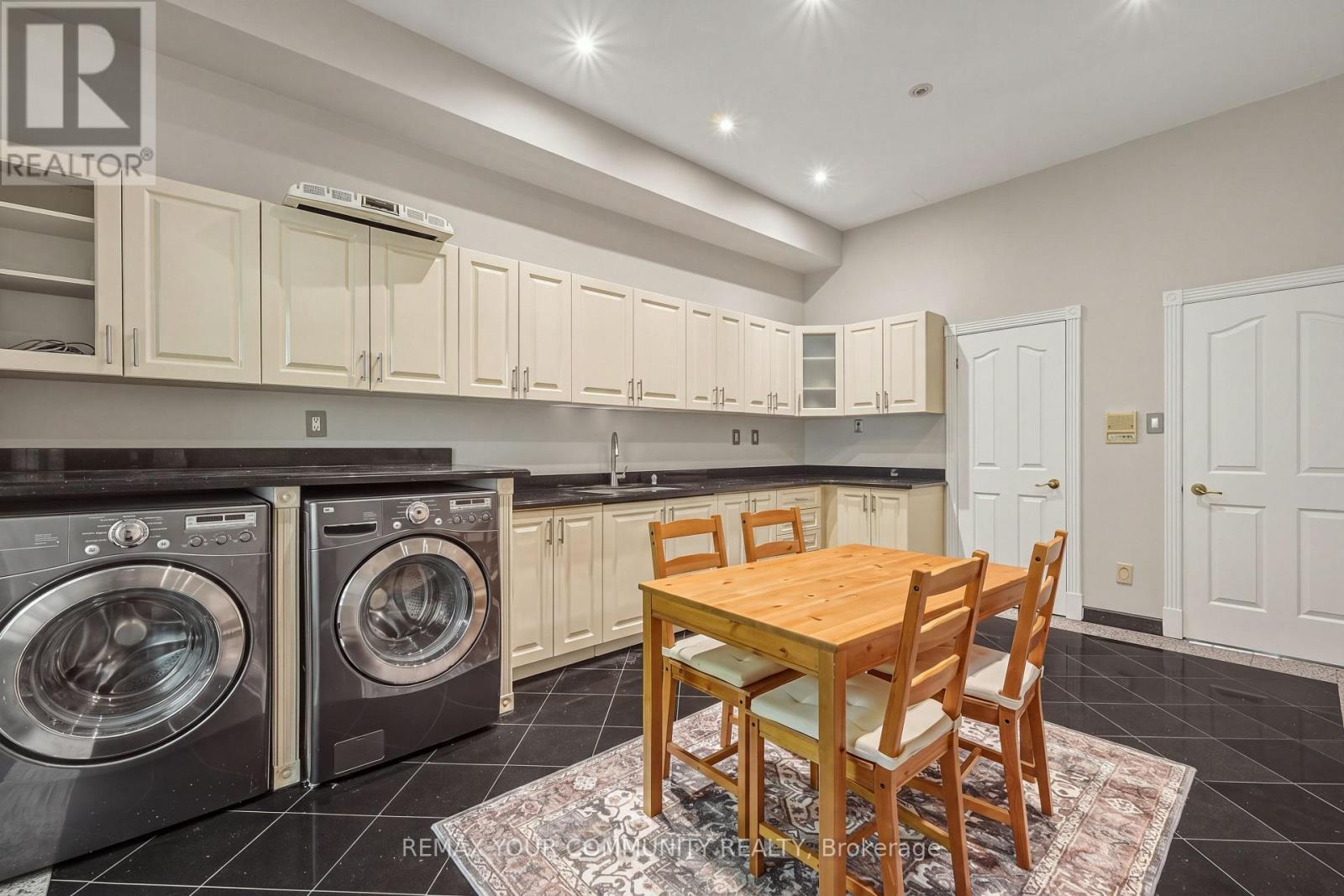 176 Old Surrey Lane, Richmond Hill (South Richvale), Ontario  L4C 7E5 - Photo 18 - N13779238