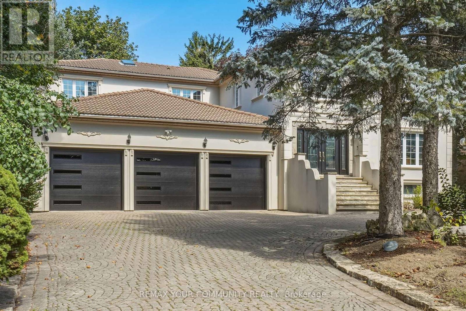 176 Old Surrey Lane, Richmond Hill (South Richvale), Ontario  L4C 7E5 - Photo 2 - N13779238