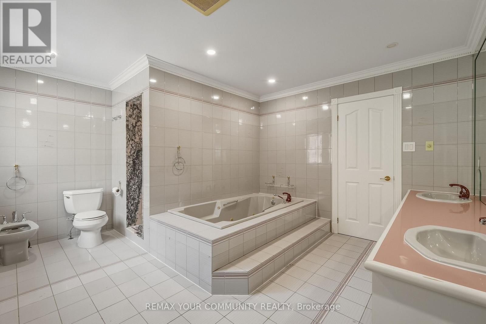 176 Old Surrey Lane, Richmond Hill (South Richvale), Ontario  L4C 7E5 - Photo 22 - N13779238