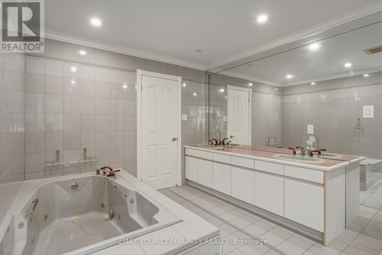 176 Old Surrey Lane, Richmond Hill (South Richvale), Ontario  L4C 7E5 - Photo 23 - N13779238