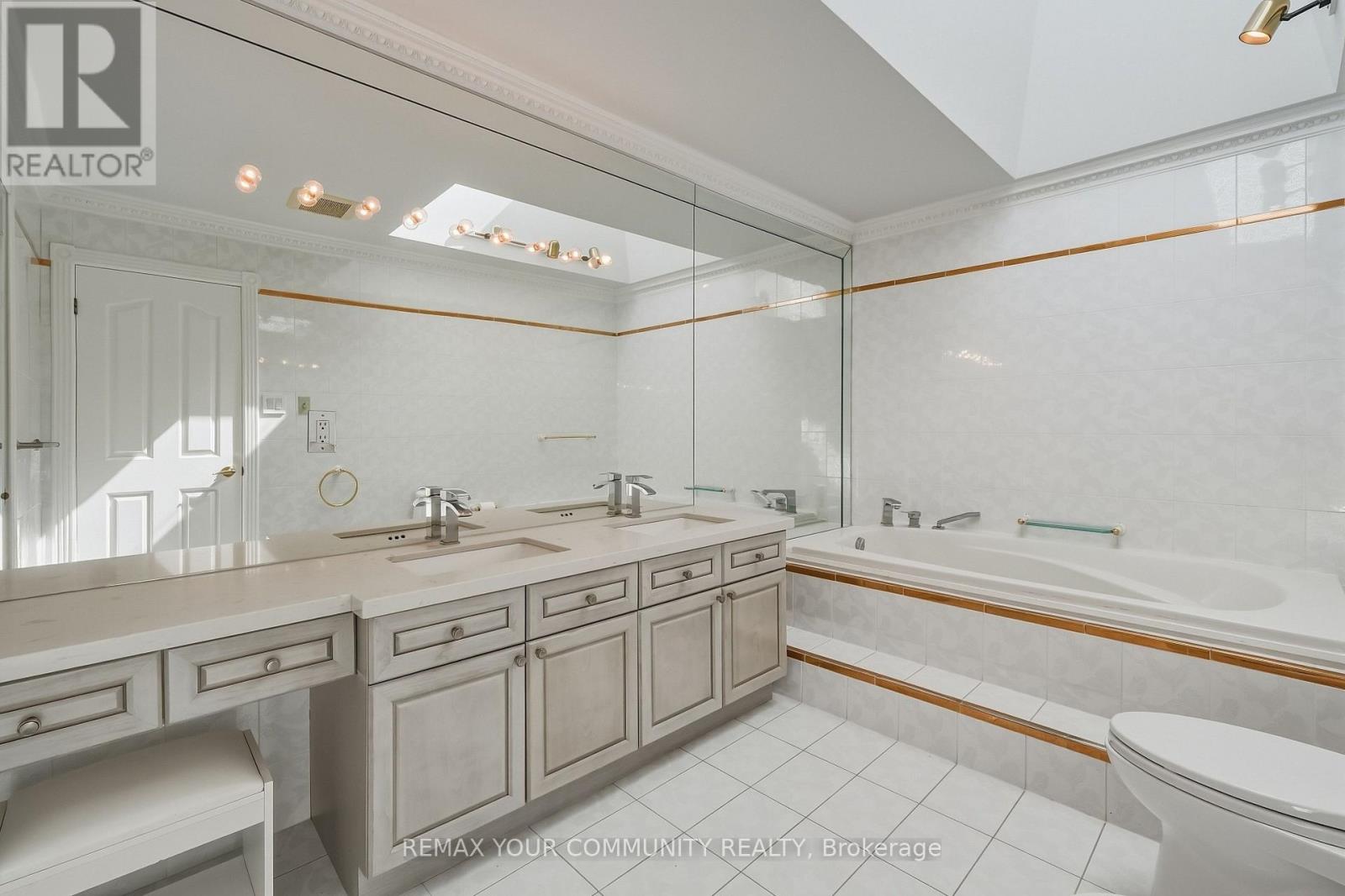 176 Old Surrey Lane, Richmond Hill (South Richvale), Ontario  L4C 7E5 - Photo 29 - N13779238