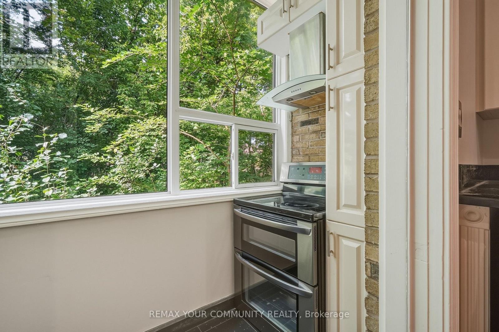 176 Old Surrey Lane, Richmond Hill (South Richvale), Ontario  L4C 7E5 - Photo 49 - N13779238