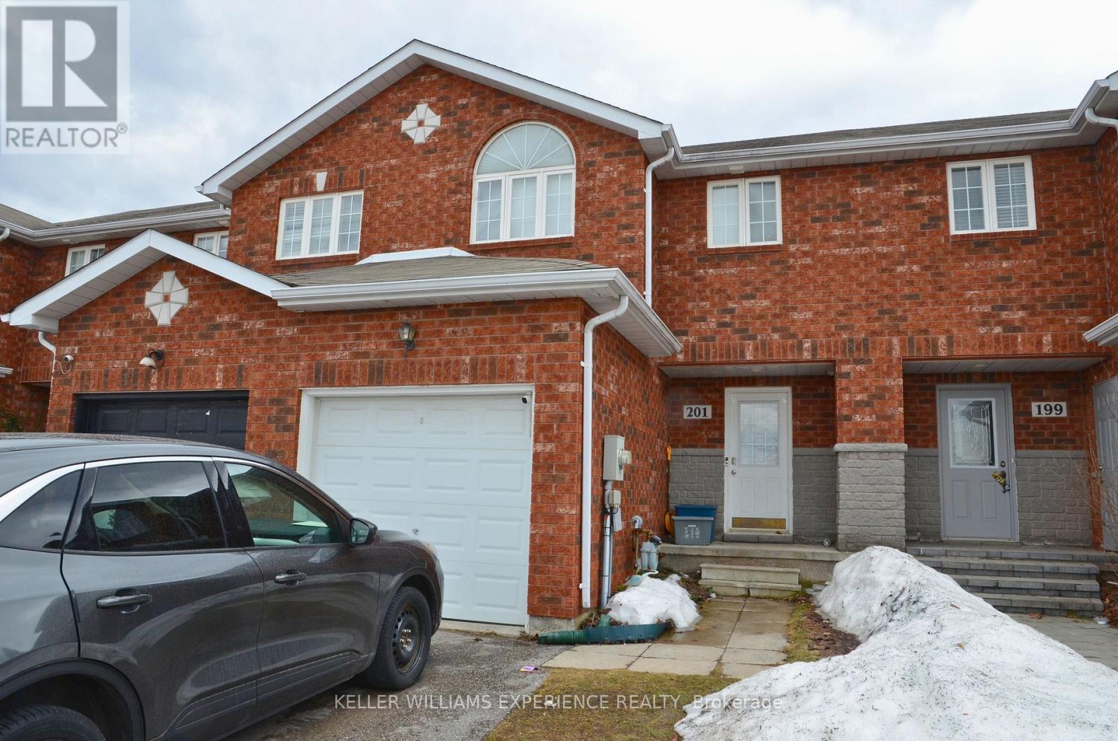 201 Stanley Street, Barrie, Ontario  L4M 6X9 - Photo 2 - S13779014