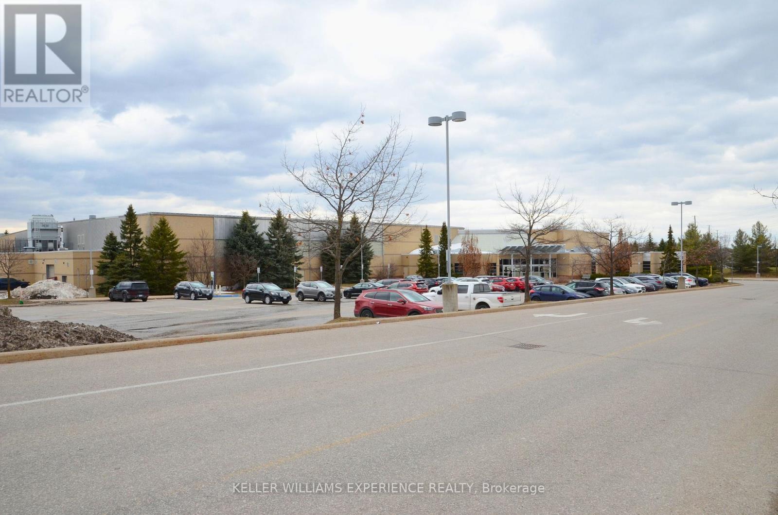 201 Stanley Street, Barrie, Ontario  L4M 6X9 - Photo 4 - S13779014
