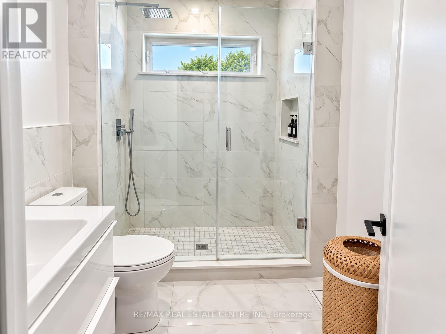 4 Rockfield Drive, Toronto, Ontario  M9B 1S1 - Photo 11 - W13757806