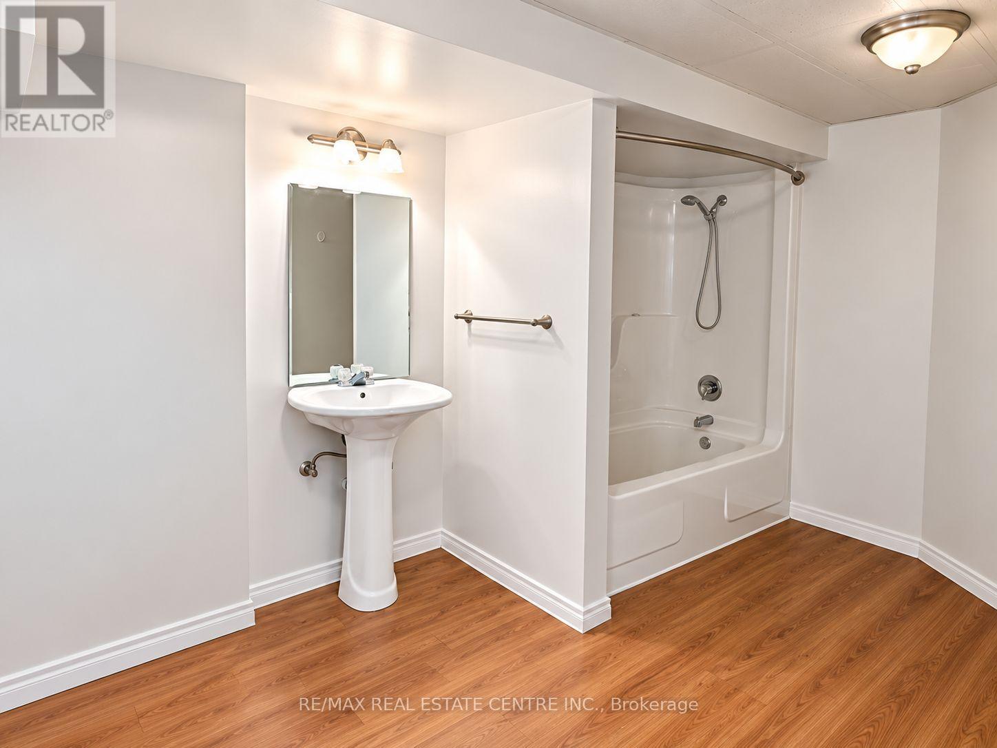 4 Rockfield Drive, Toronto, Ontario  M9B 1S1 - Photo 17 - W13757806