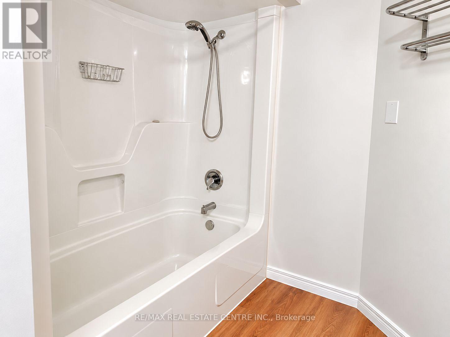 4 Rockfield Drive, Toronto, Ontario  M9B 1S1 - Photo 19 - W13757806