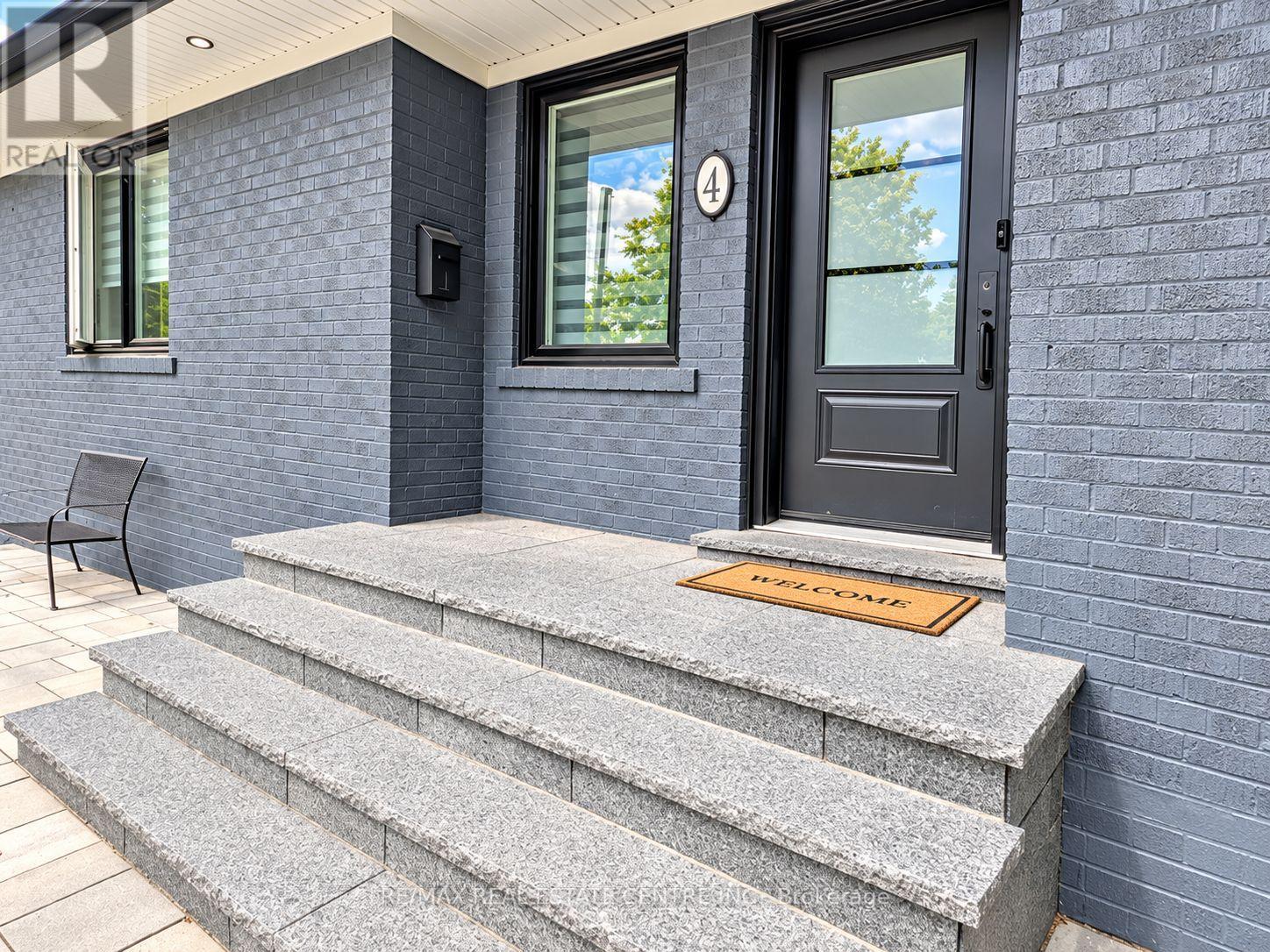 4 Rockfield Drive, Toronto, Ontario  M9B 1S1 - Photo 2 - W13757806