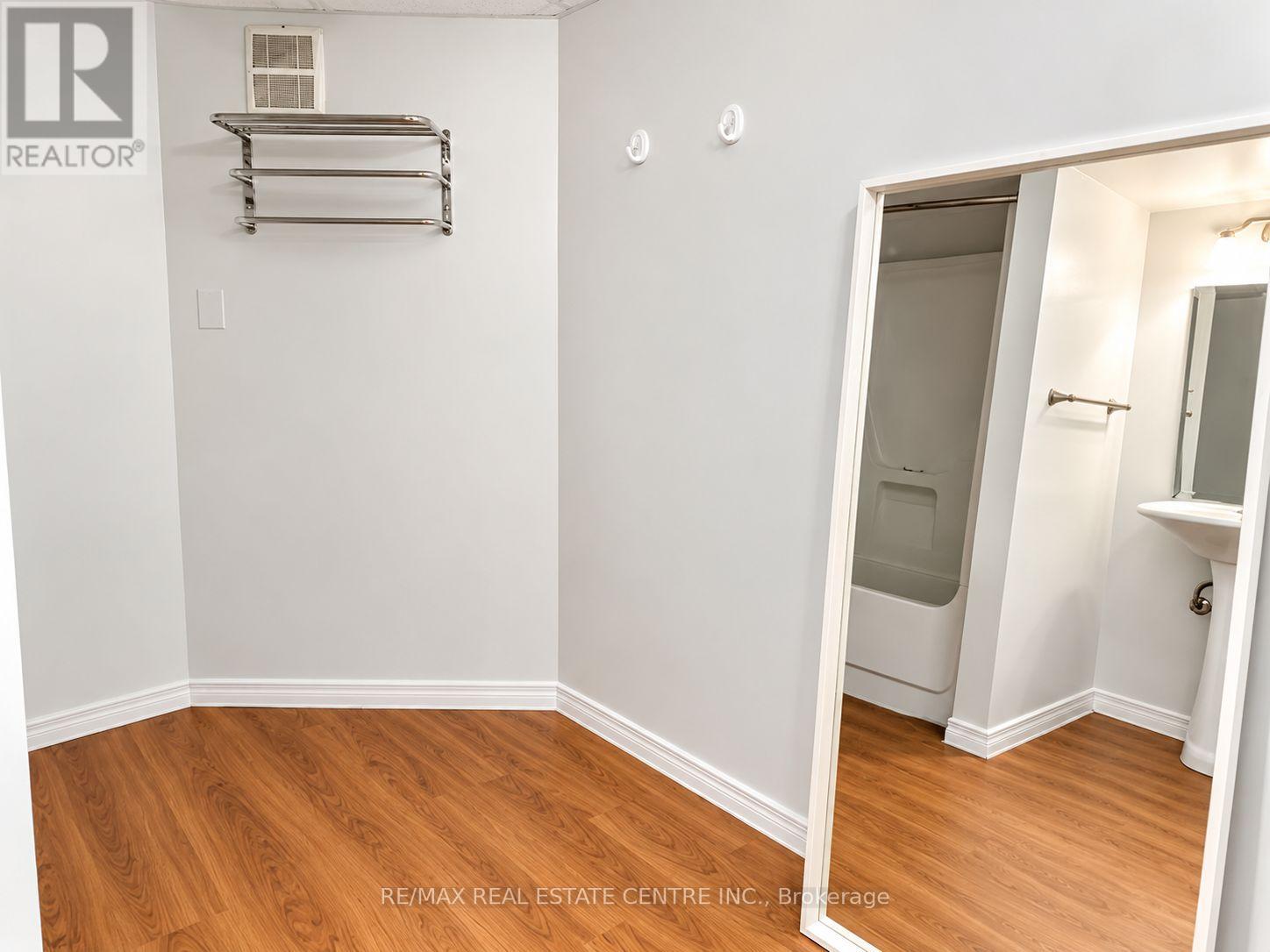 4 Rockfield Drive, Toronto, Ontario  M9B 1S1 - Photo 20 - W13757806