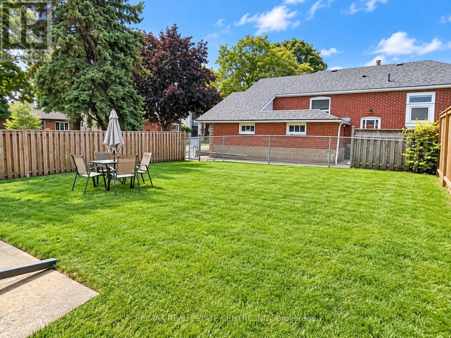 4 Rockfield Drive, Toronto, Ontario  M9B 1S1 - Photo 23 - W13757806