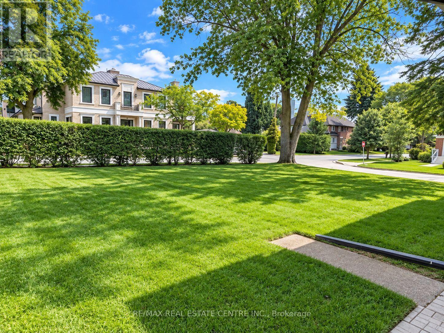 4 Rockfield Drive, Toronto, Ontario  M9B 1S1 - Photo 24 - W13757806