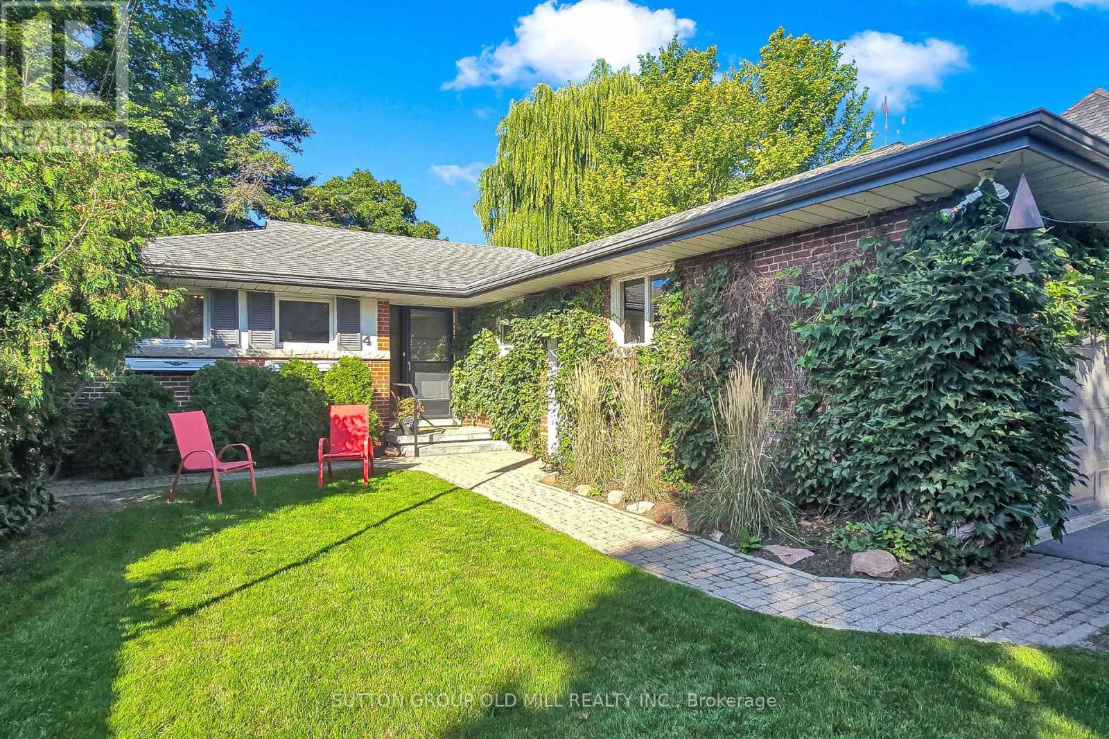 4 Ravenscrest Drive, Toronto, Ontario  M9B 5M7 - Photo 4 - W13779054