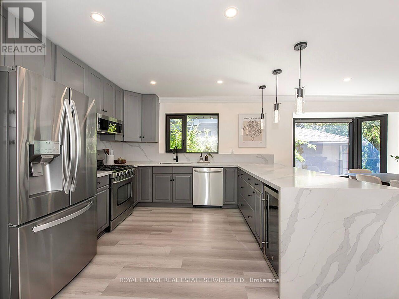 35 Fernalroy Boulevard, Toronto, Ontario  M8Z 3W2 - Photo 14 - W13779086