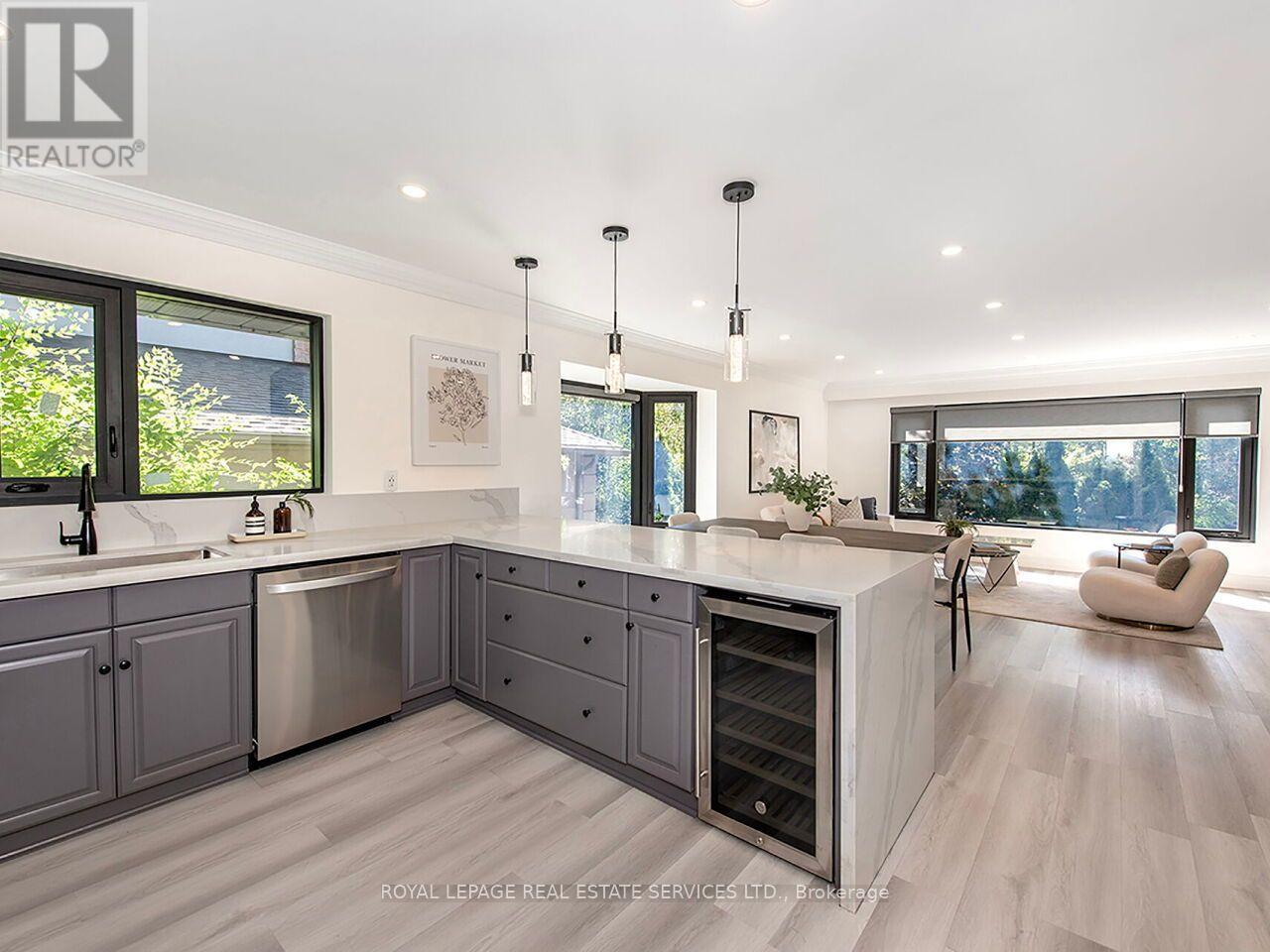 35 Fernalroy Boulevard, Toronto, Ontario  M8Z 3W2 - Photo 15 - W13779086