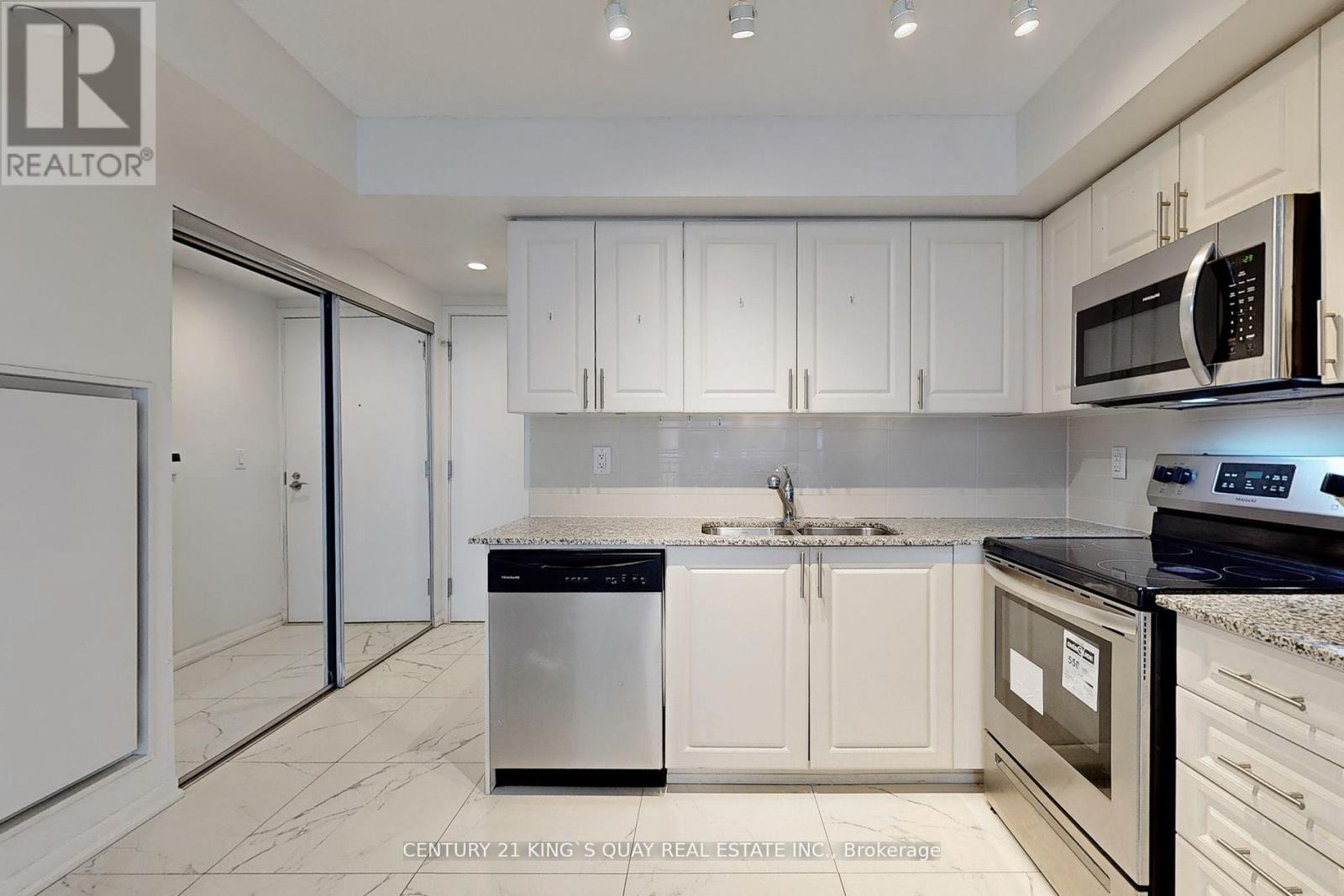 423 - 3091 Dufferin Street, Toronto, Ontario  M6A 3C8 - Photo 2 - W13779234