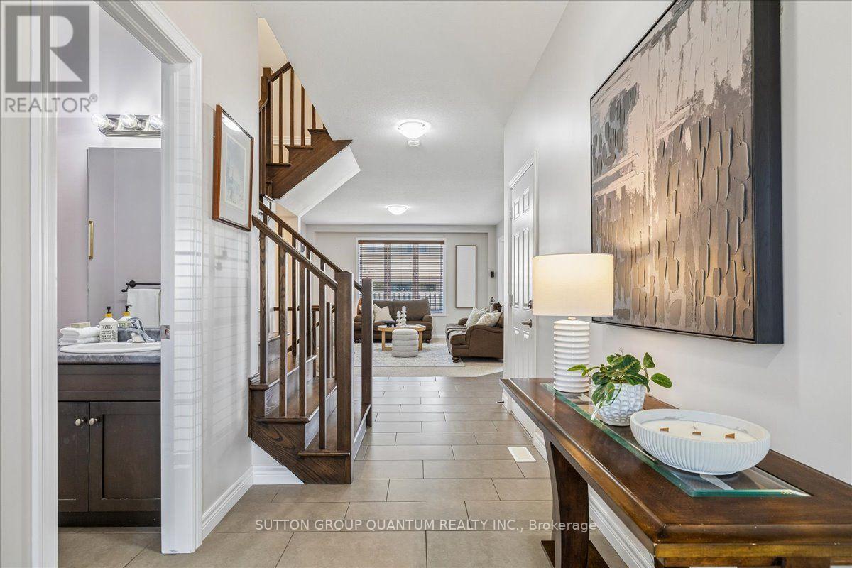92 Garinger Crescent, Hamilton, Ontario  L0R 1C0 - Photo 4 - X13779170