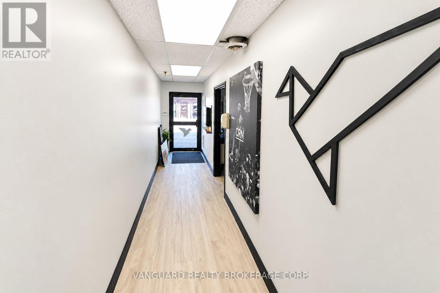 8-9 - 4478 Chesswood Drive, Toronto, Ontario M3J 2B9 - Photo 4 - W13771230