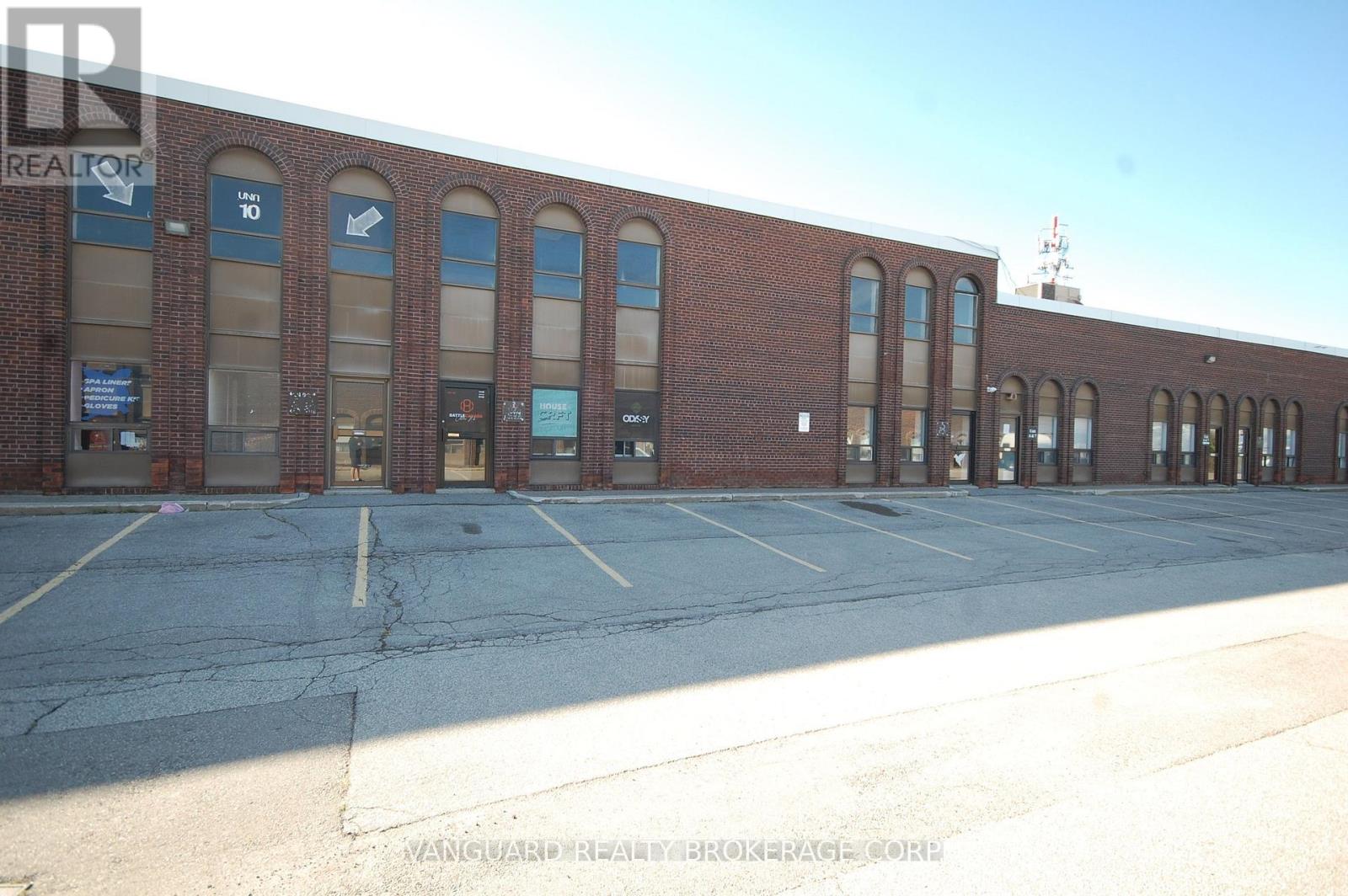 8-9 - 4478 Chesswood Drive, Toronto, Ontario M3J 2B9 - Photo 2 - W13771230