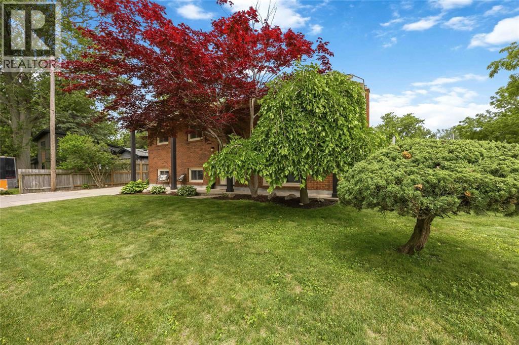 2722 John STREET Sarnia Ontario Canada N0N1C0 4