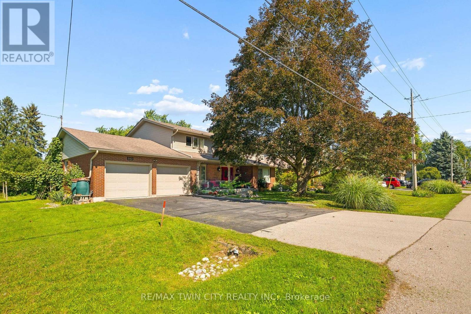 142 Carson Drive, Kitchener, Ontario  N2B 2Z2 - Photo 2 - X13719004