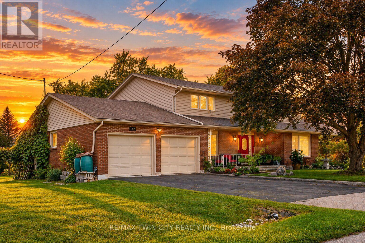 142 CARSON DRIVE, Kitchener, Ontario