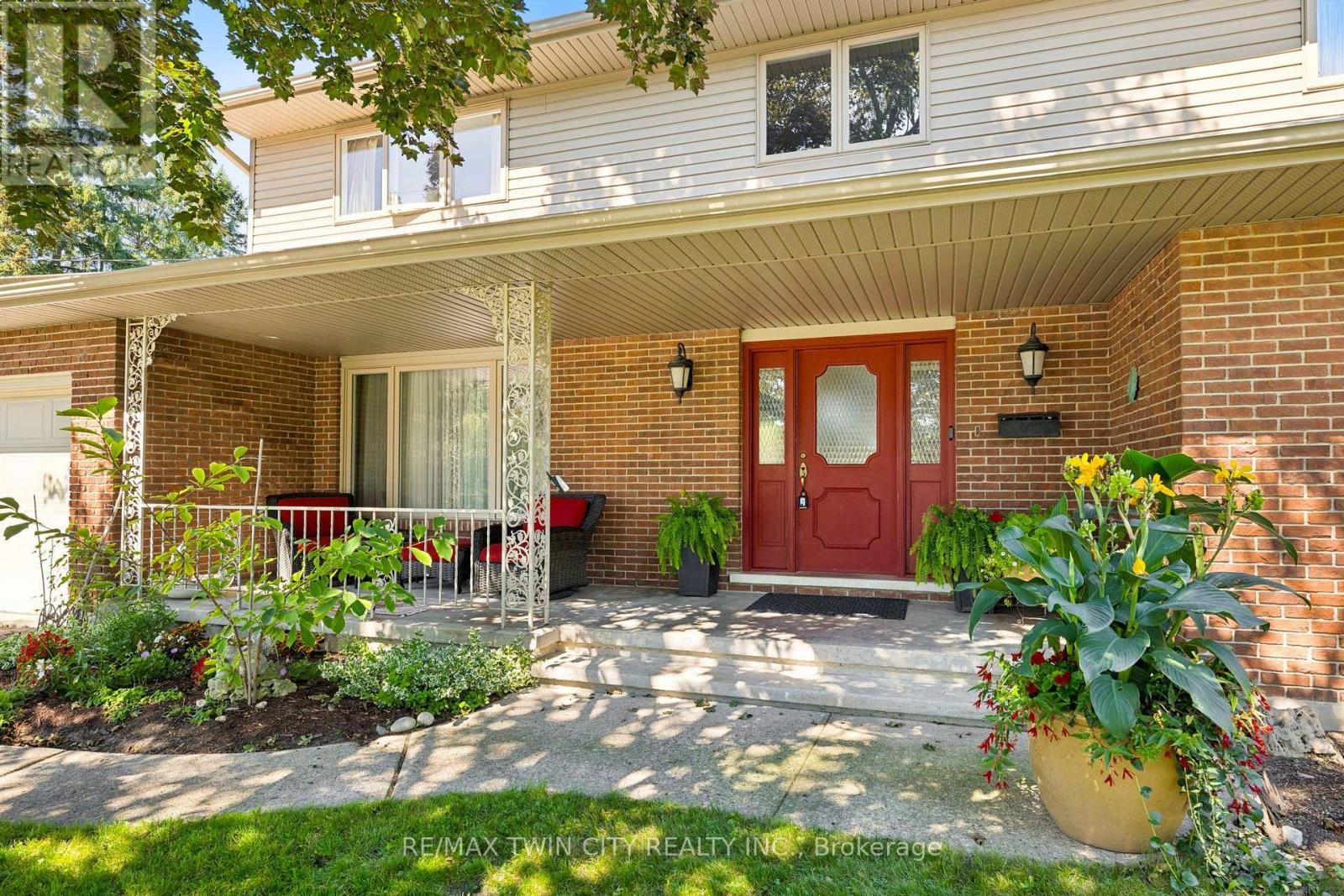 142 Carson Drive, Kitchener, Ontario  N2B 2Z2 - Photo 5 - X13719004