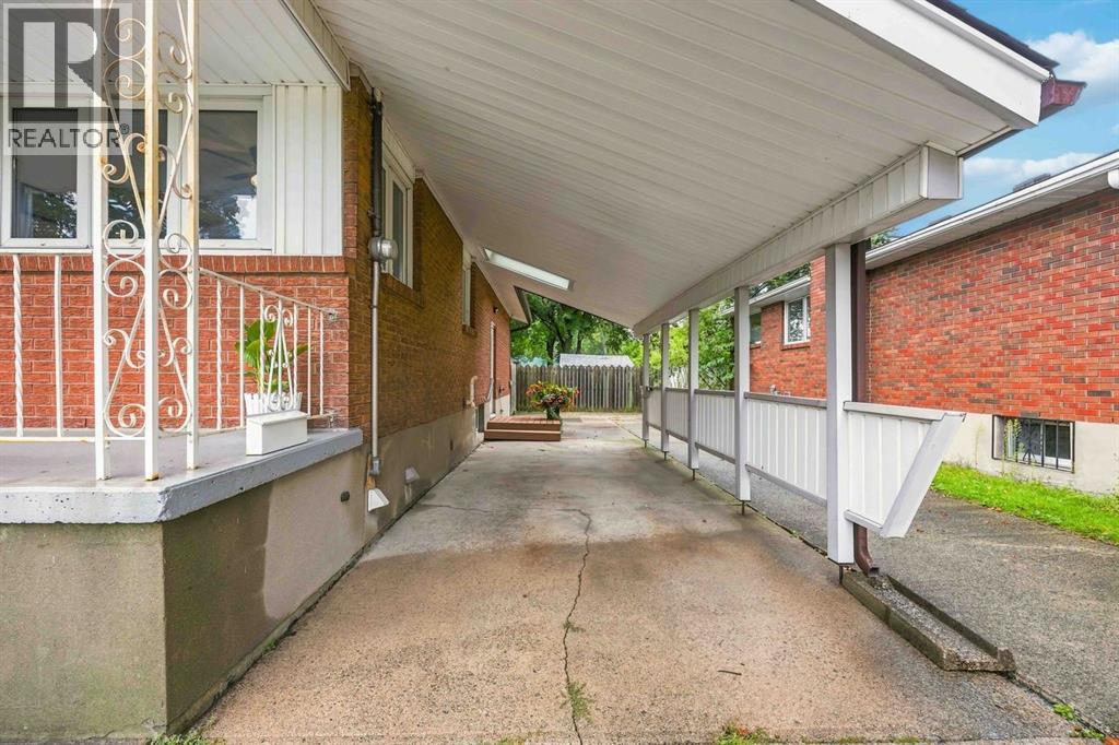 714 Victoria AVENUE photo 27